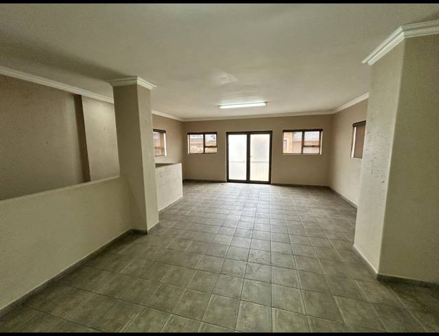 290M² WAREHOUSE FOR SALE IN APEX